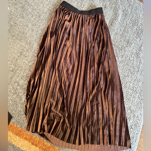 Brown velvet pleated skirt - Picture 1 of 2